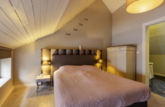 Bibi Tongeren - Master bedroom (vergroot foto)