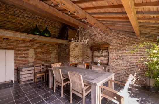 Maison Valérie - overdekt terras (vergroot foto)